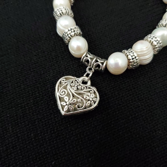 Pearl and Silver Bracelet with Heart Pendant - Picture 5 of 5